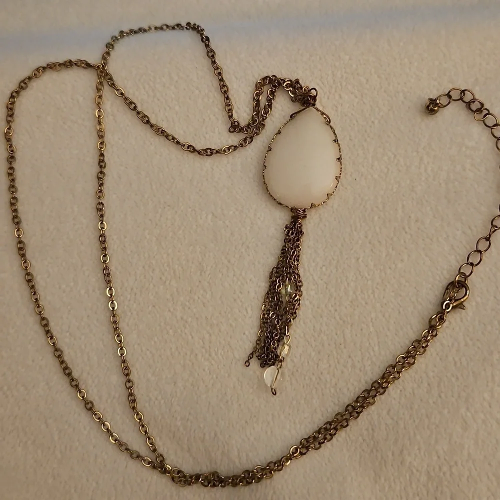 Vintage Elegant White Teardrop Stone Tassel Pendant Chain Sweater Necklace